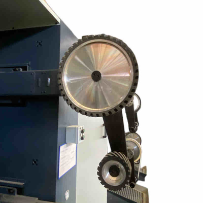 Αγορά CNC ρομποτική Buffing λείανση μηχανών για τα εξαρτήματα ορείχαλκου με Stepper 1.5KW τη μηχανή ηλεκτρονική κατασκευή